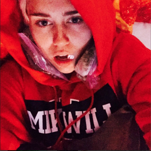 Miley Cyrus wisdom teeth